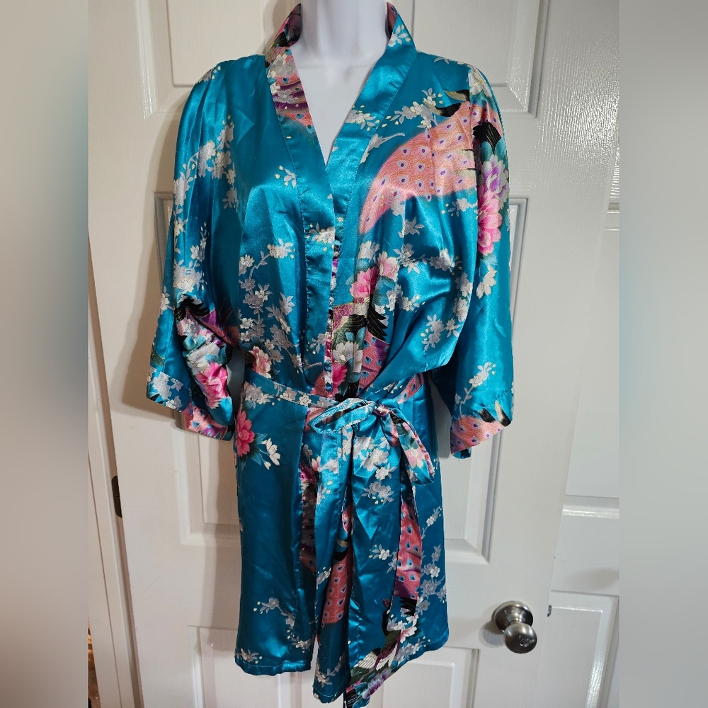 Vintage One Size Turquoise Satin Peacock Floral Robe Kimono Belted Iconic Rare - Picture 2 of 5